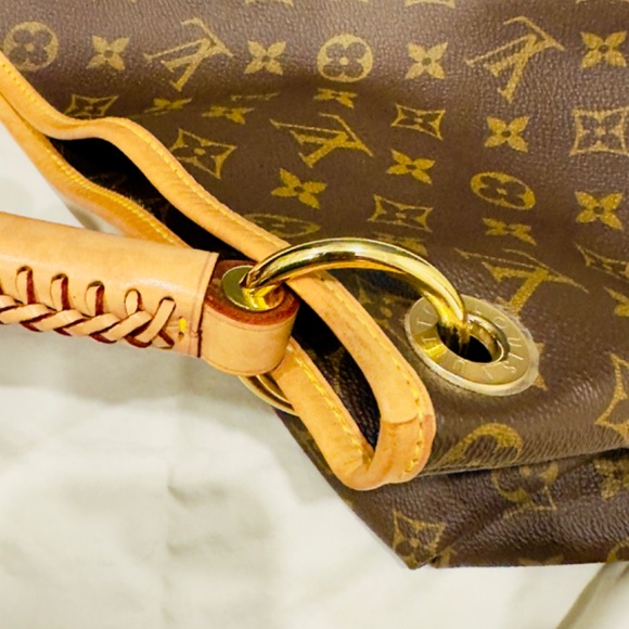 Louis Vuitton Monogram Artsy MM Bag - Picture 9 of 9